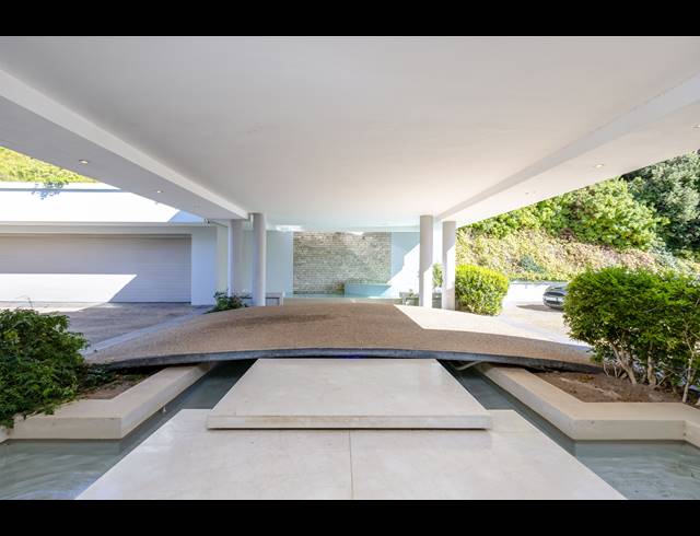 7 BEDROOM FREESTANDING TO LET IN CONSTANTIA